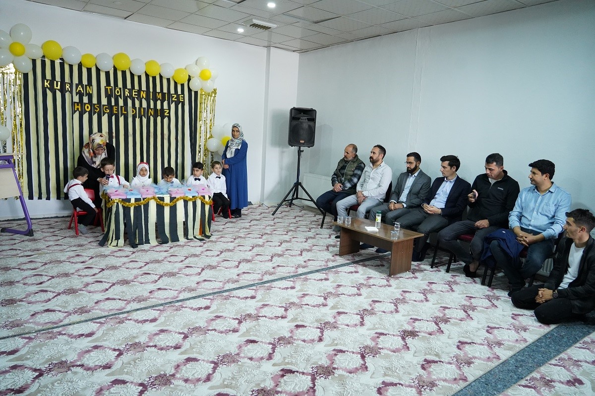 DİYARBAKIR’IN KULP İLÇE MÜFTÜLÜĞÜNCE 4-6 YAŞ GRUBU KUR'AN KURSUNDA ÇOCUKLARA