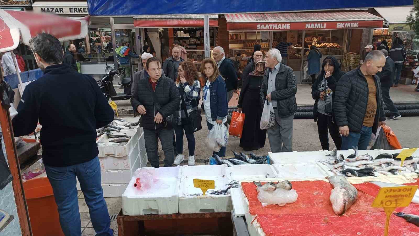 SAMSUN’DA VATANDAŞLAR DENİZ AV SEZONU BİTMESİNE RAĞMEN KÜLTÜR BALIKLARINA İLGİ