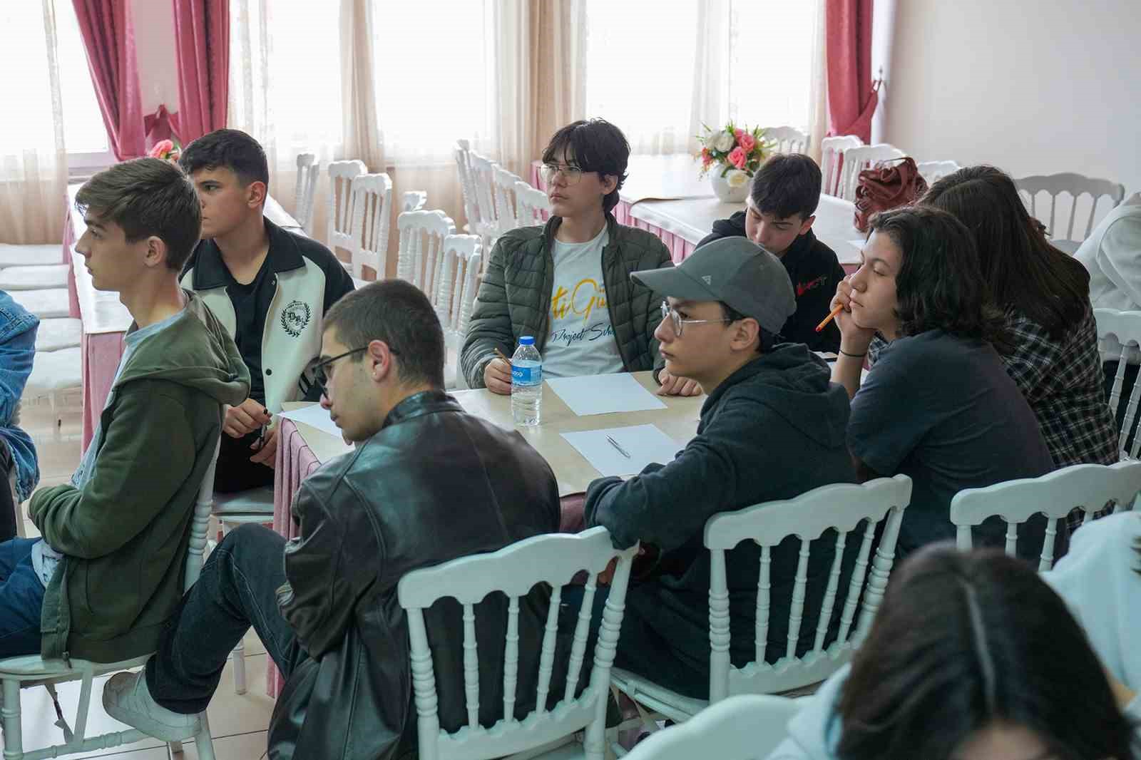 YOKSULLUK, İKLİM DEĞİŞİKLİĞİ VE ÇATIŞMALAR GİBİ, DÜNYAMIZIN KARŞI KARŞIYA OLDUĞU