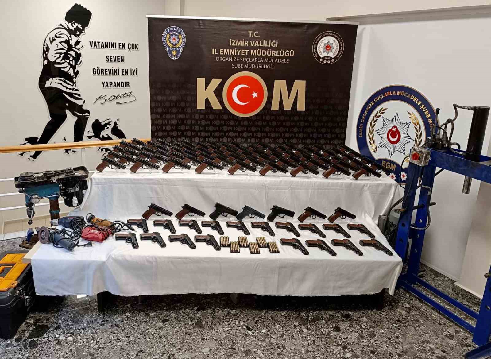İZMİR'İN BORNOVA İLÇESİNDE YASA DIŞI SİLAH İMAL VE TİCARETİ YAPAN