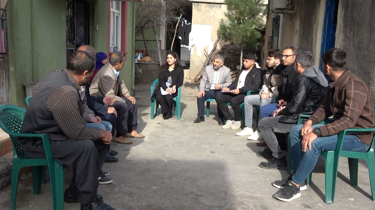 ŞIRNAK'TA KAMU GÖREVLİLERİ HANE ZİYARETLERİYLE VATANDAŞLARIN SORUNLARINI ÇÖZÜME KAVUŞTURUYOR. ŞIRNAK