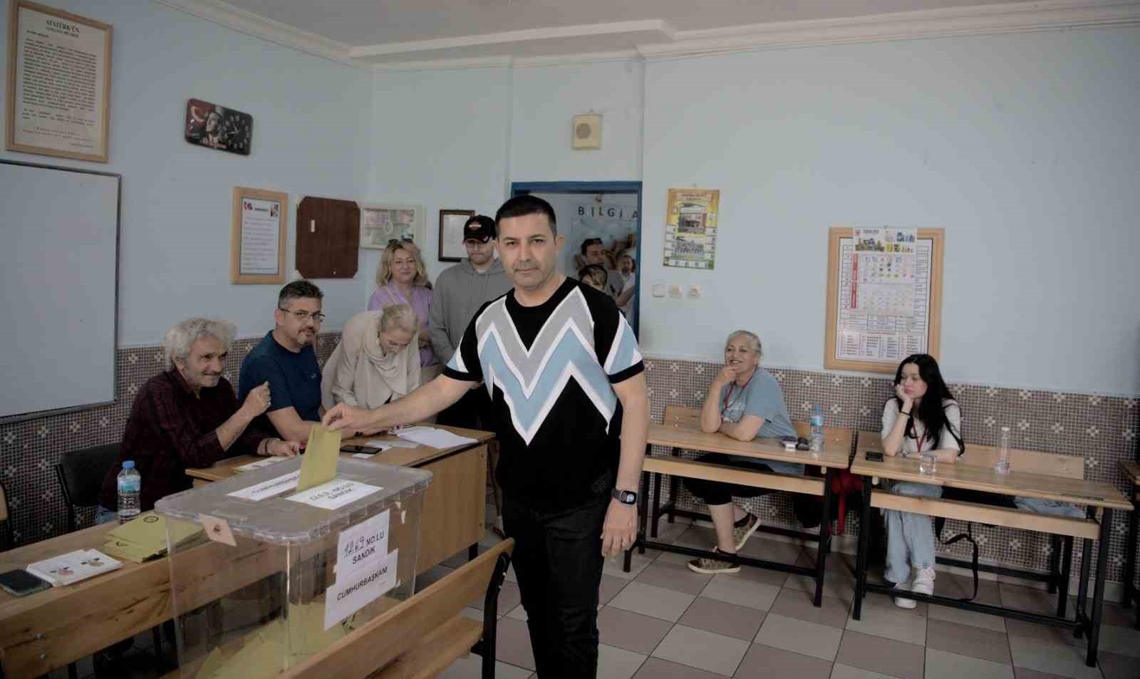KUŞADASI BELEDİYE BAŞKANI ÖMER GÜNEL, OYUNU KULLANDI