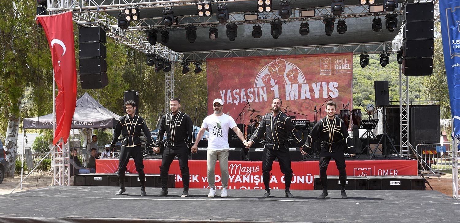 KUŞADASI BELEDİYESİ ÇALIŞANLARI 1 MAYIS'I PİKNİK YAPARAK KUTLADI