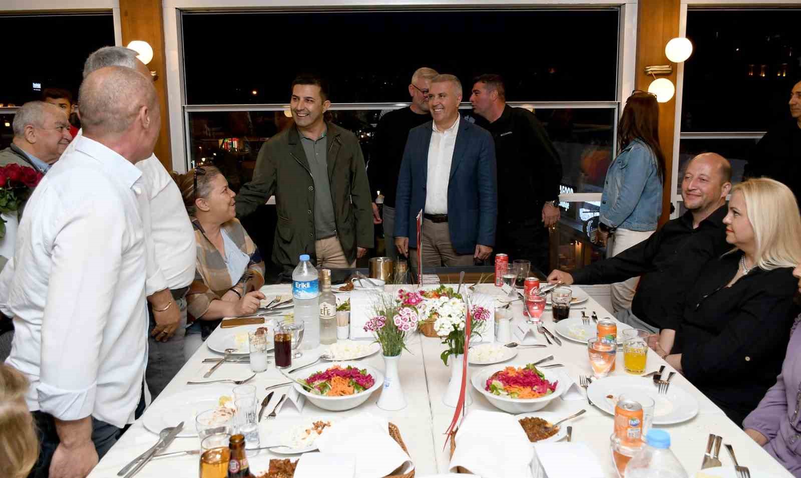 KUŞADASI BELEDİYESİ EMEKLİ OLAN ÇALIŞANLARINI ONURLANDIRDI