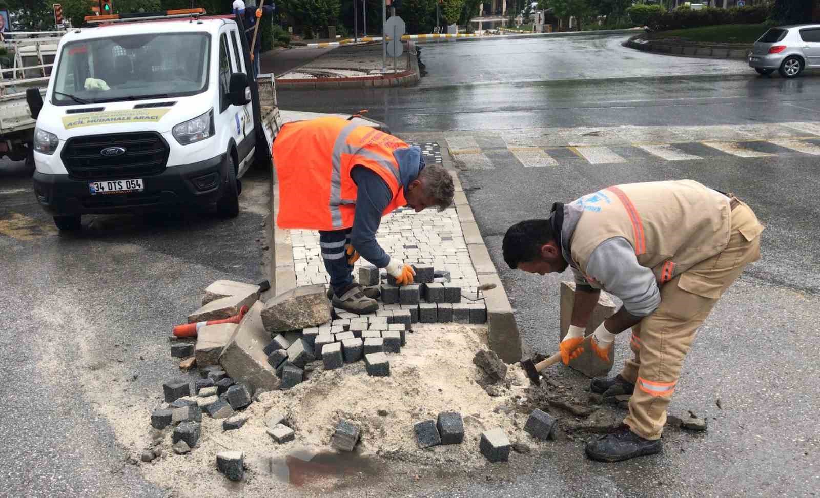 "KUŞADASI'NDA YOLLAR YENİLENİYOR: ESKİYEN YOLLARIN BAKIM VE ONARIM ÇALIŞMALARI HIZLA
