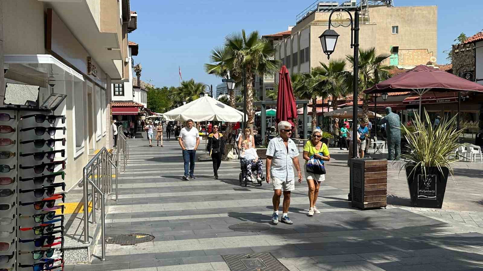 KUŞADASI'NDA ESNAF SEÇİMDE OYUNU KULLANDI, İŞİNİN BAŞINA DÖNDÜ