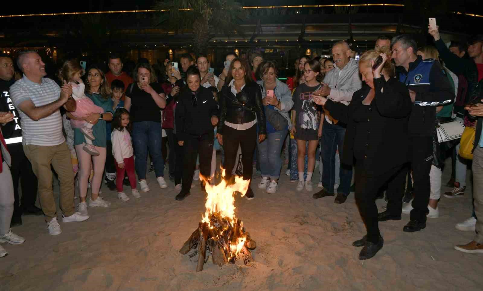 KUŞADASI'NDA HIDIRELLEZ ŞENLİK HAVASINDA KUTLANDI
