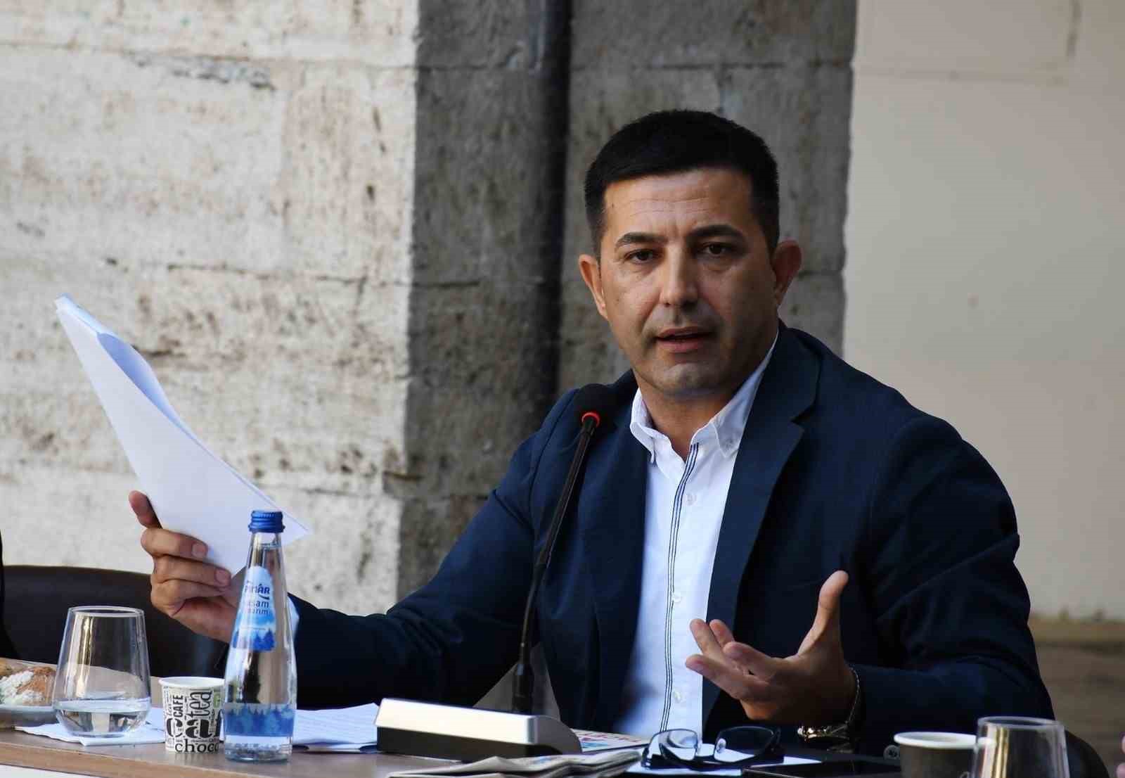 KUŞADASI’NDA YIKIM İŞLERİ MÜDÜRLÜĞÜ FAALİYETE GEÇTİ