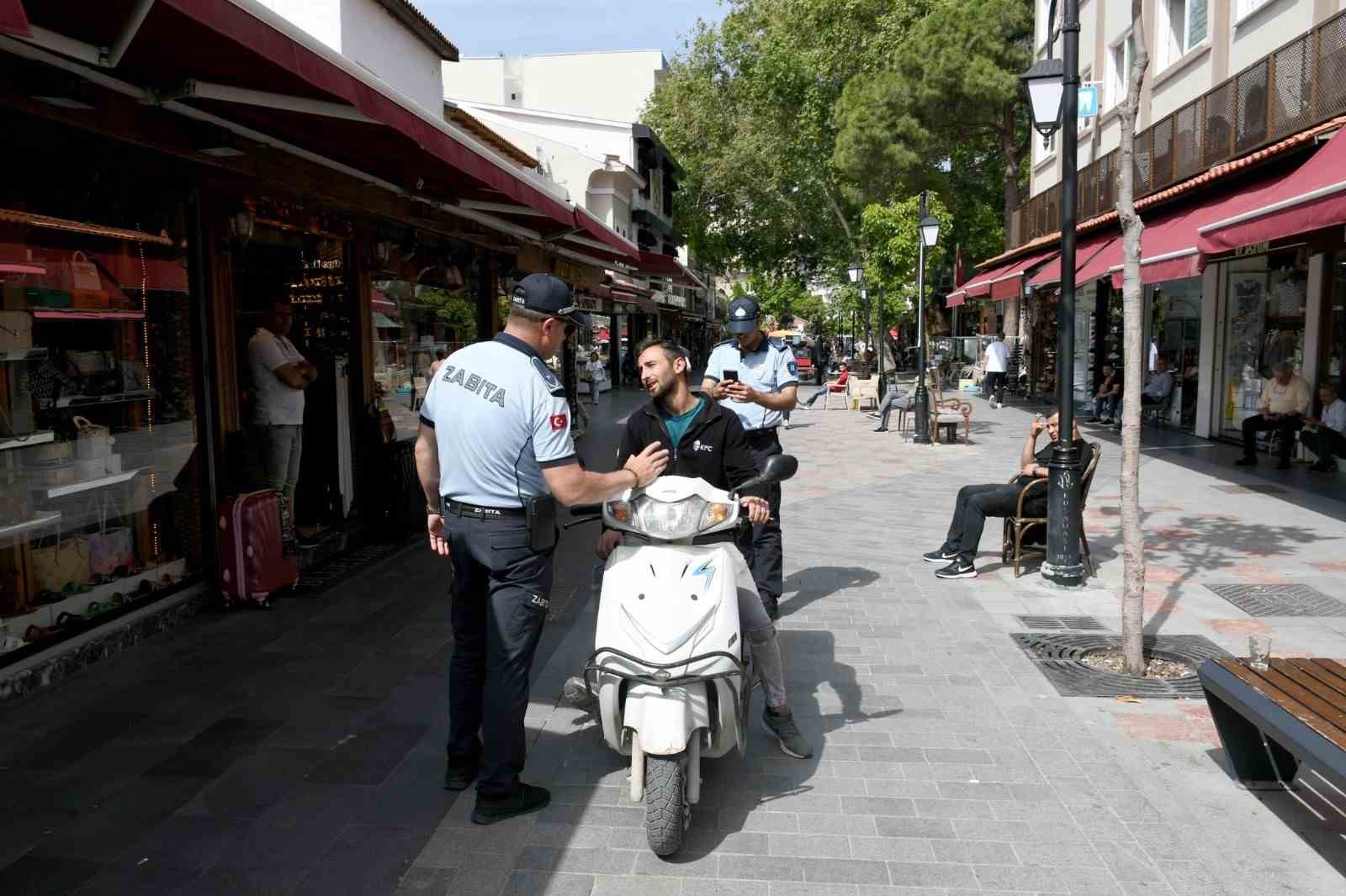 KUŞADASI’NDA ZABITADAN MOTOSİKLET DENETİMİ