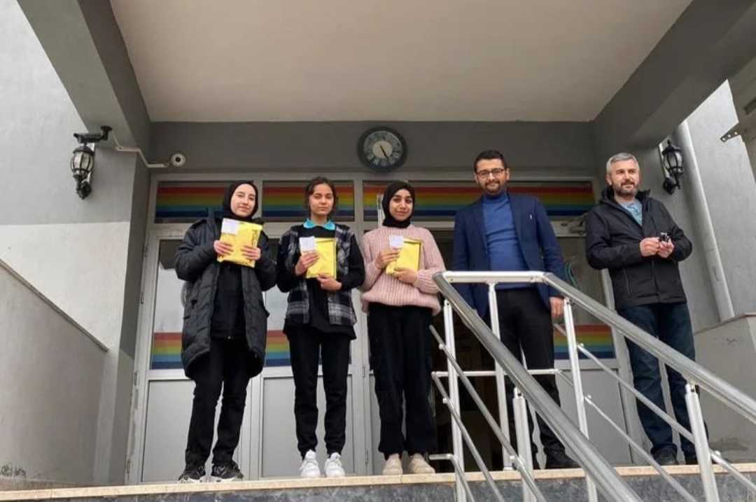 KÜTAHYA BORSA İSTANBUL ANADOLU LİSESİNDE KUR'AN-I KERİM MEAL YARIŞMASI