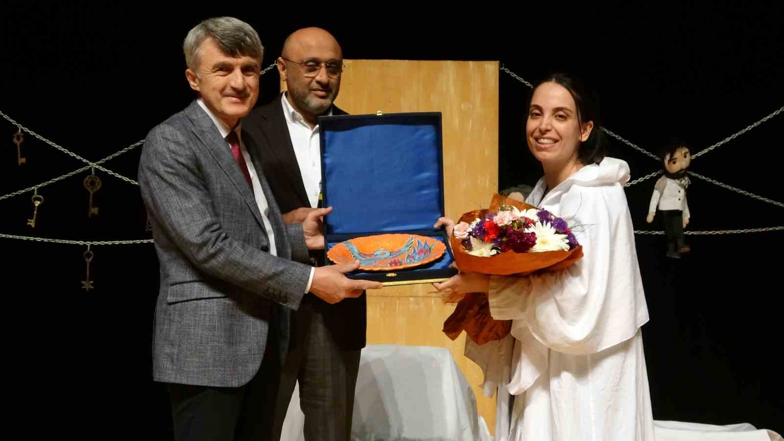 KÜTAHYA İHH İNSANİ YARDIM DERNEĞİ, DÜZENLEDİĞİ "FİLİSTİN HAKKINDA KONUŞMALIYIZ" TİYATRO