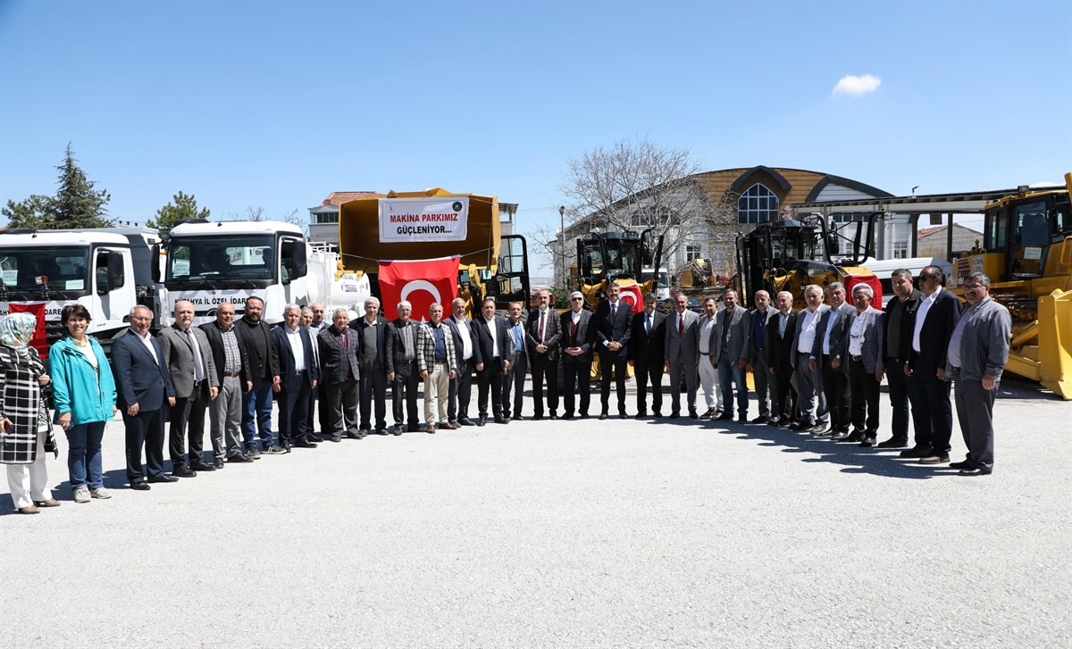 İL ÖZEL İDARESİNİN ARAÇ PARKI 14 YENİ İŞ MAKİNESİ VE