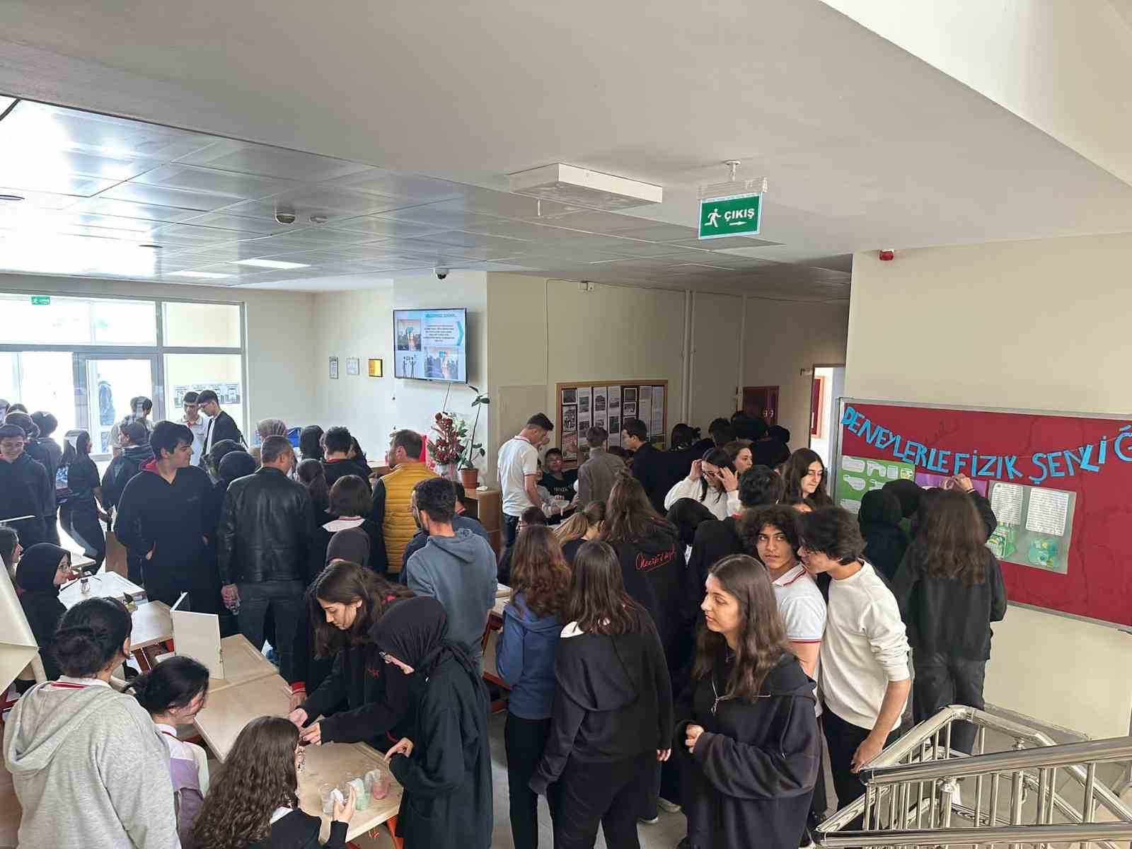 KÜTAHYA NECİP FAZIL KISAKÜREK ANADOLU LİSESİNDE FİZİK ŞENLİĞİ