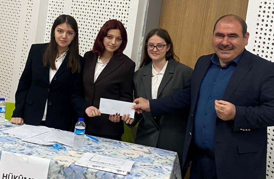 KÜTAHYA NECİP FAZIL KISAKÜREK ANADOLU LİSESİNDE MÜNAZARA TURNUVASI