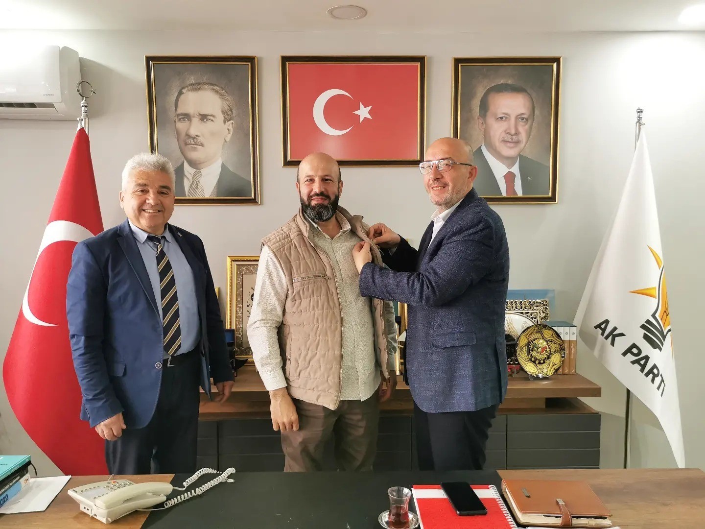 KÜTAHYA PAZARCILAR ODASI BAŞKANI AKDAŞ, AK PARTİYE ÜYE OLDU