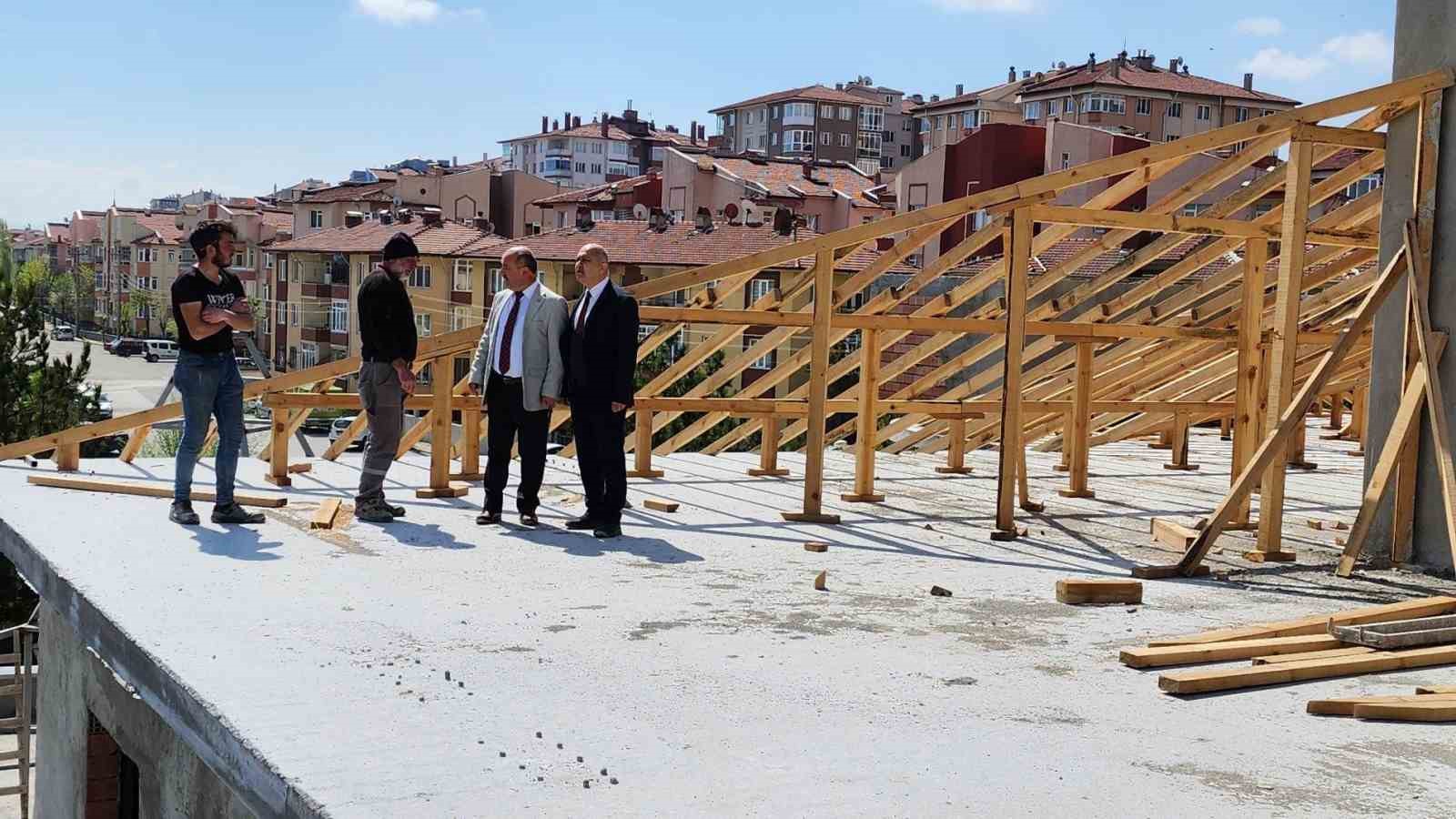 KÜTAHYA’DA 17 EĞİTİM KURUMUNDA İNŞAAT FAALİYETLERİ DEVAM EDİYOR
