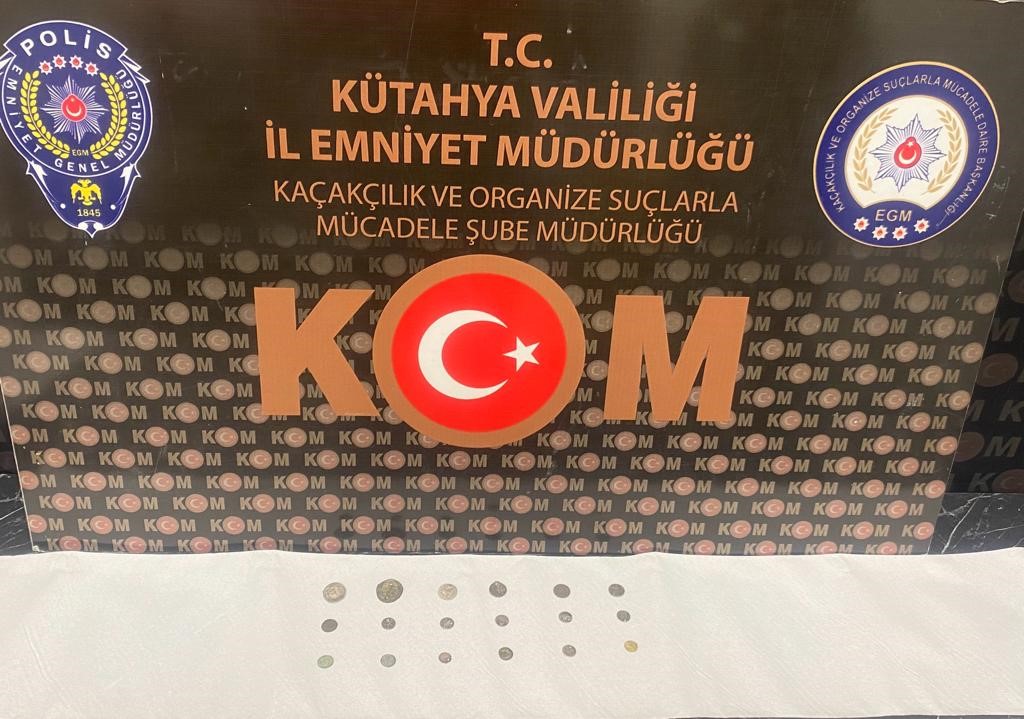 KÜTAHYA’DA 18 PARÇA TARİHİ ESER ELE GEÇİRİLDİ