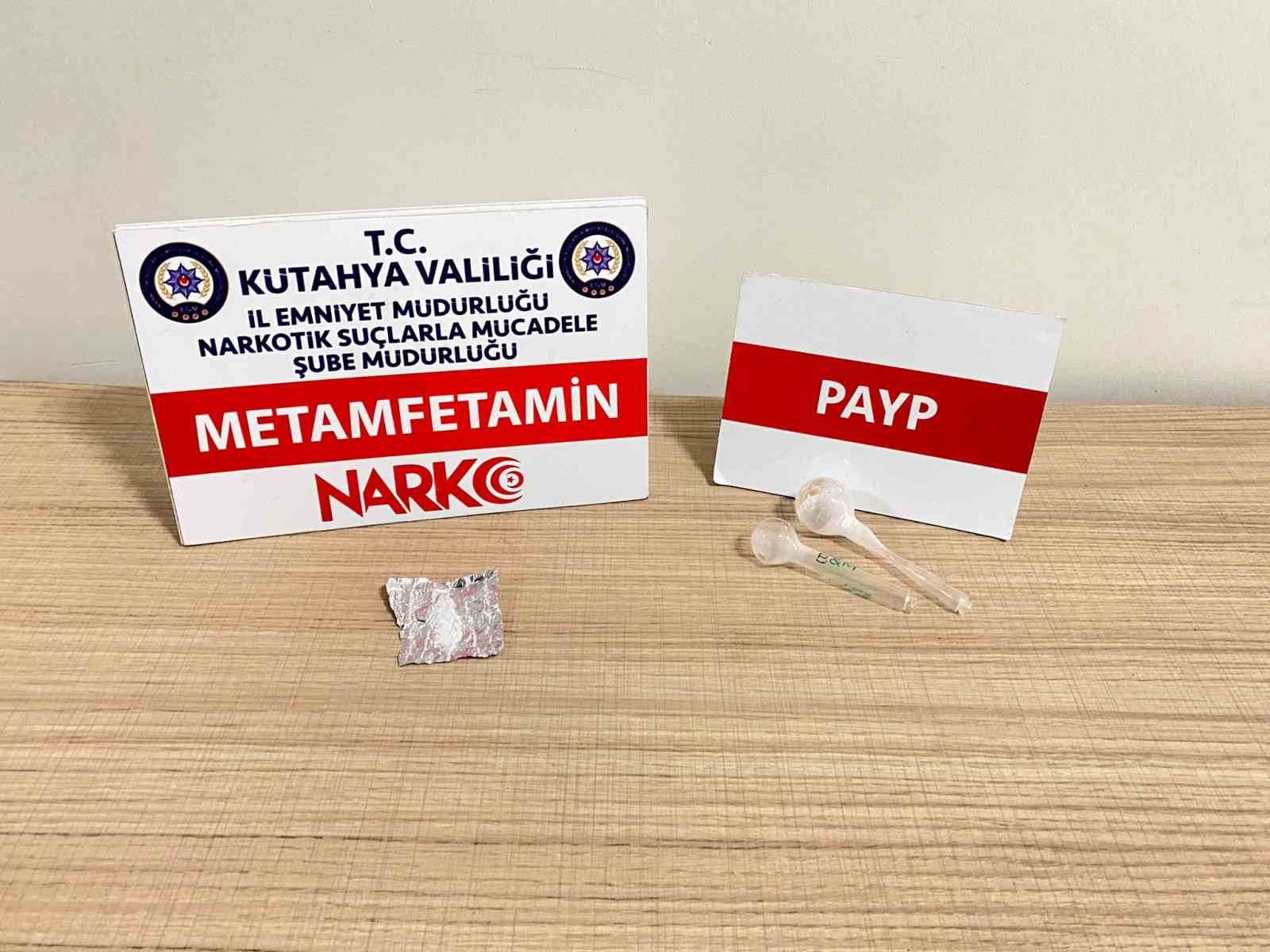 KÜTAHYA’DA 2 ŞAHSIN ÜZERİNDE UYUŞTURUCU ELE GEÇİRİLDİ