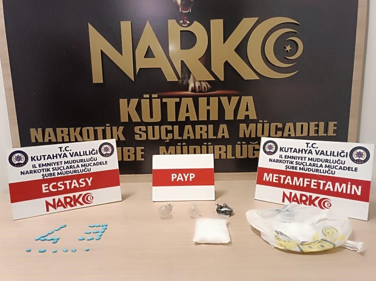 KÜTAHYA’DA 2 UYUŞTURUCU TACİRİ YAKALANDI