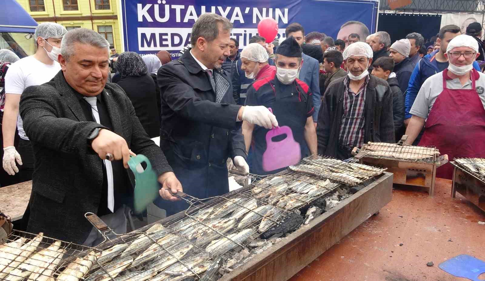AK PARTİ KÜTAHYA MİLLETVEKİLİ ADAYI MUSTAFA ALTUĞ ATALAY, BİNLERCE VATANDAŞA