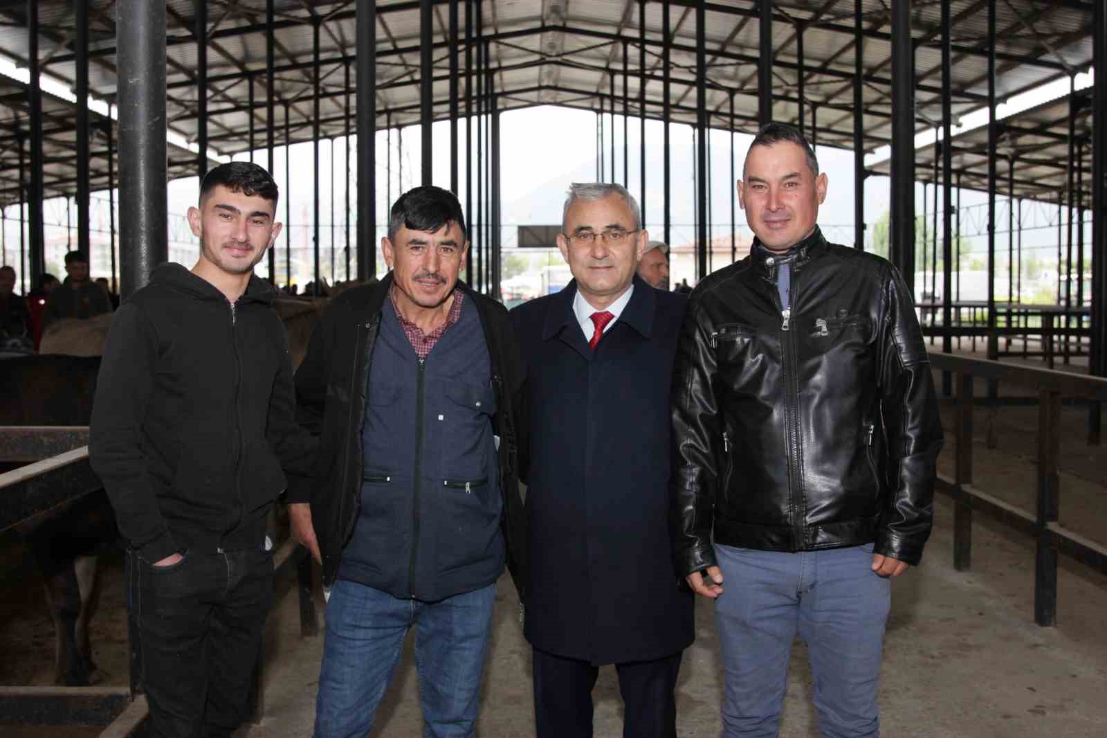 KÜTAHYA'DA CANLI HAYVAN PAZARYERİ HAZIR HALE GETİRİLDİ