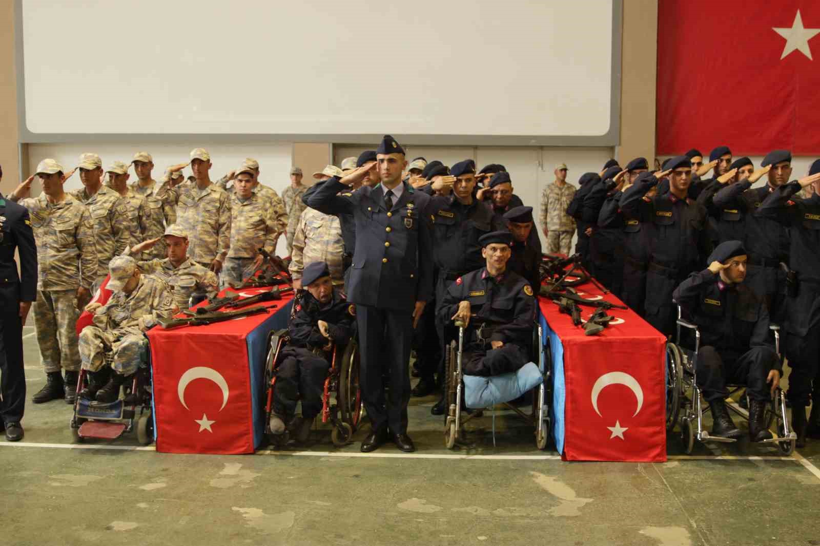 KÜTAHYA'DA ENGELLİ BİREYLER BİR GÜNLÜK TEMSİLİ ASKERLİK YAPTI