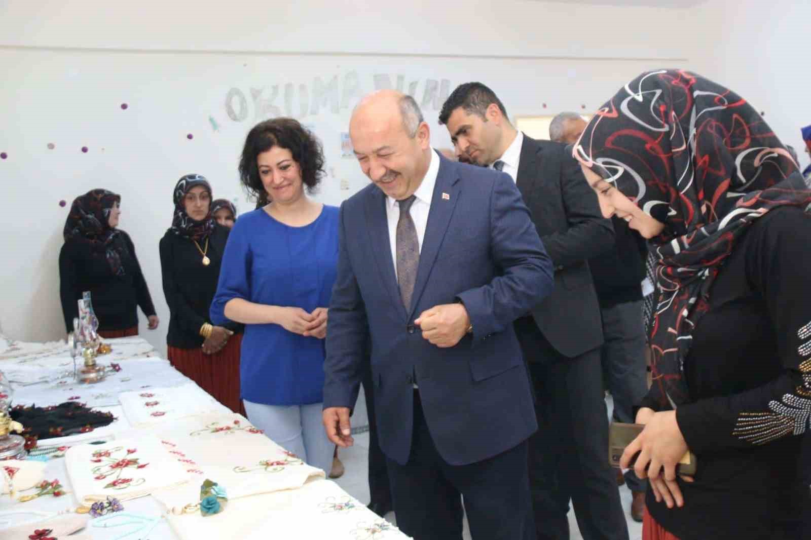 KÜTAHYA'DA İĞNE OYASI KURSUNUN YILSONU SERGİSİ AÇILDI