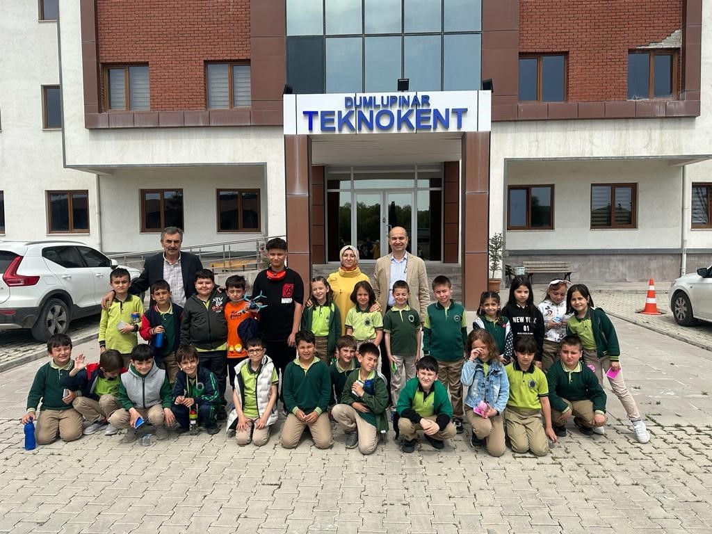 KÜTAHYA’DA İLKOKUL ÖĞRENCİLERİNİN TASARIM TEKNOKENT HEYECANI