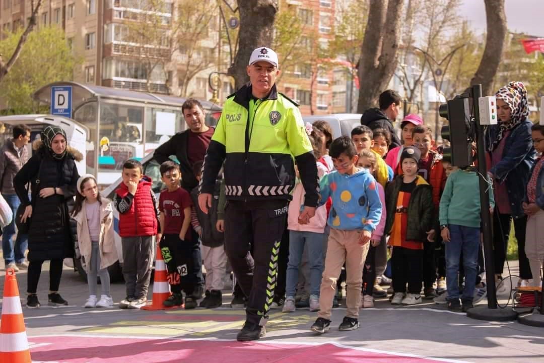KÜTAHYA’DA KARAYOLU TRAFİK HAFTASI ETKİNLİKLERİ