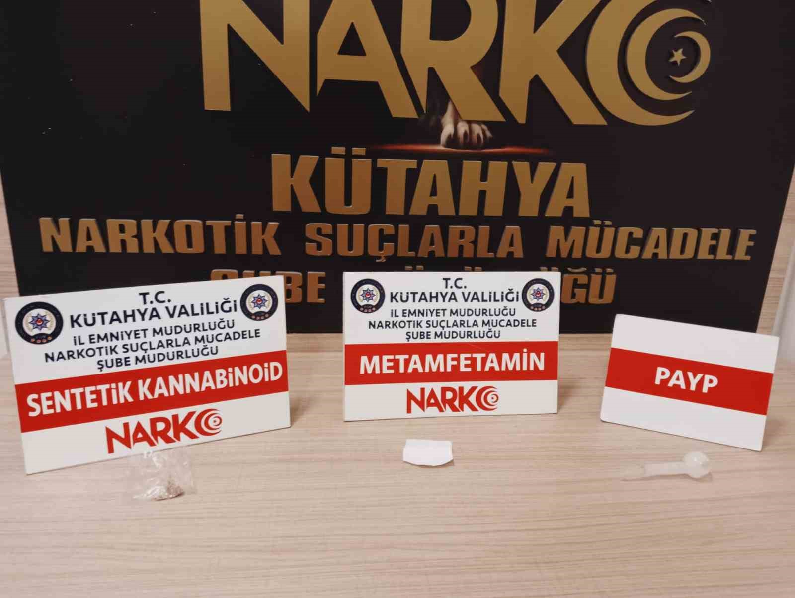 KÜTAHYA’DA ŞÜPHELİ 2 ŞAHSIN ÜZERİNDE UYUŞTURUCU BULUNDU