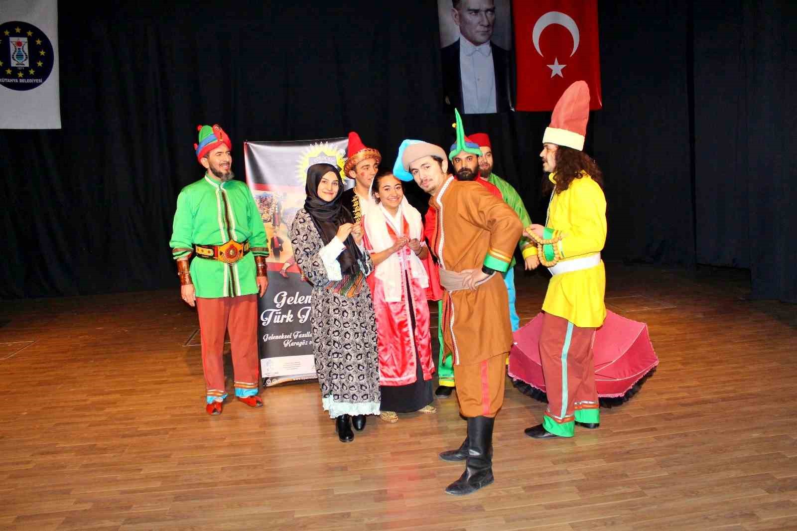 KÜTAHYALI TİYATROCULAR ÖDÜLE DOYMUYOR