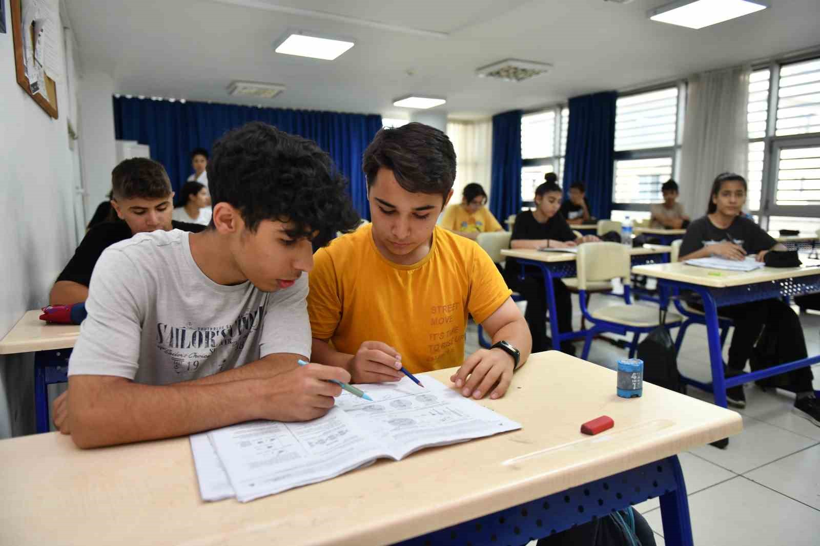 ANTALYA’DA MURATPAŞA BELEDİYESİ’NİN DESTEK EĞİTİM KURS MERKEZLERİYLE LGS’YE HAZIRLANAN 111