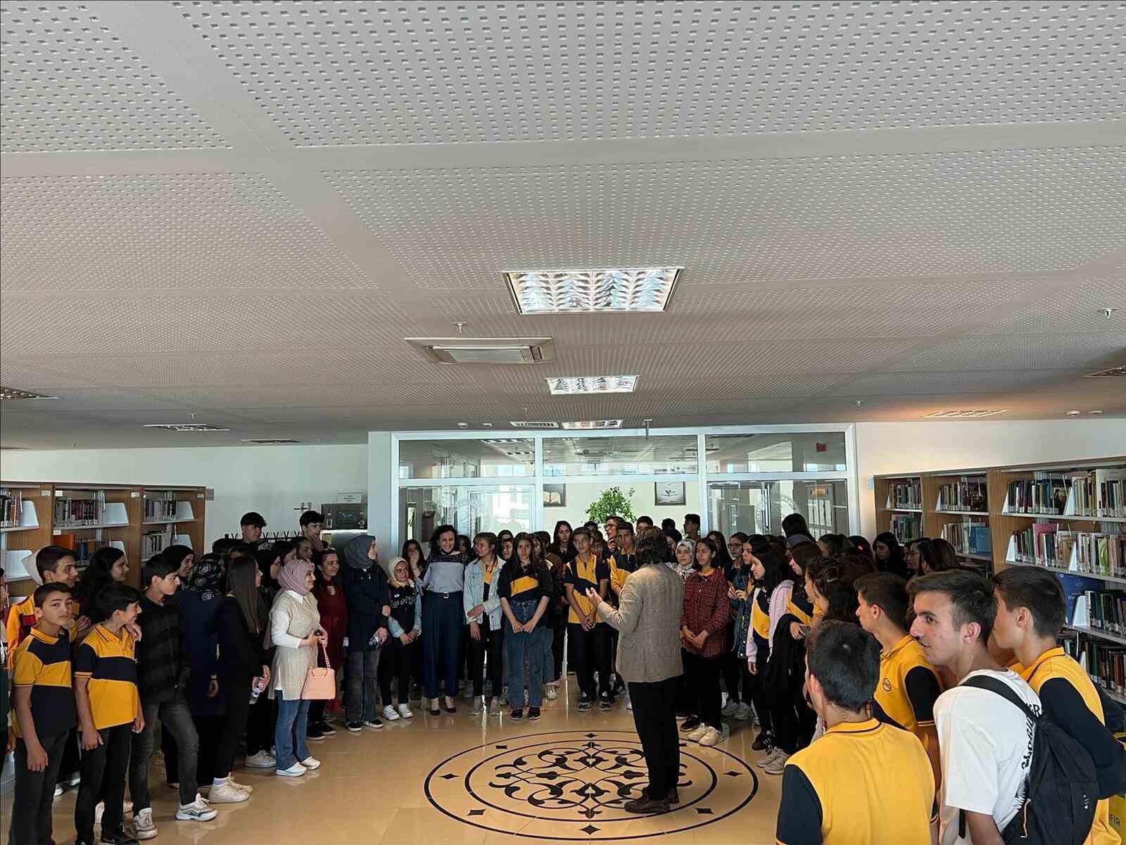 ŞIRNAK ŞÜKRÜ GELİŞ FEN LİSESİ ÖĞRENCİLERİ, ÖĞRETMENLERİ NEZARETİNDE ŞIRNAK ÜNİVERSİTESİ