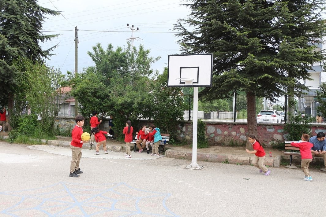 DÜZCE’DE GENÇLİK VE SPOR BAKANLIĞININ DESTEĞİ İLE 57 OKULA BASKETBOL