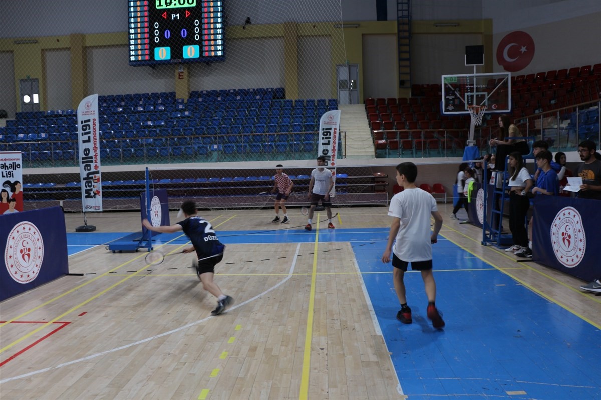 DÜZCE’DE DÜZENLENEN ‘MAHALLE LİGİ’ ETKİNLİĞİ 140 SPORCUNUN KATILIMIYLA; 3X3 BASKETBOL,