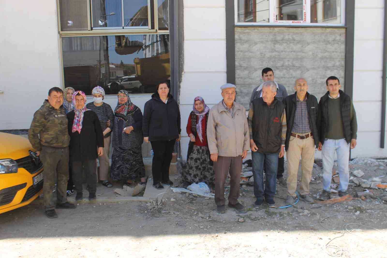 EDİRNE'DE NERDEYSE SOKAK ORTASINDA VERİLEN İNŞAAT İZNİ MÜTEAHHİT İLE VATANDAŞLARI