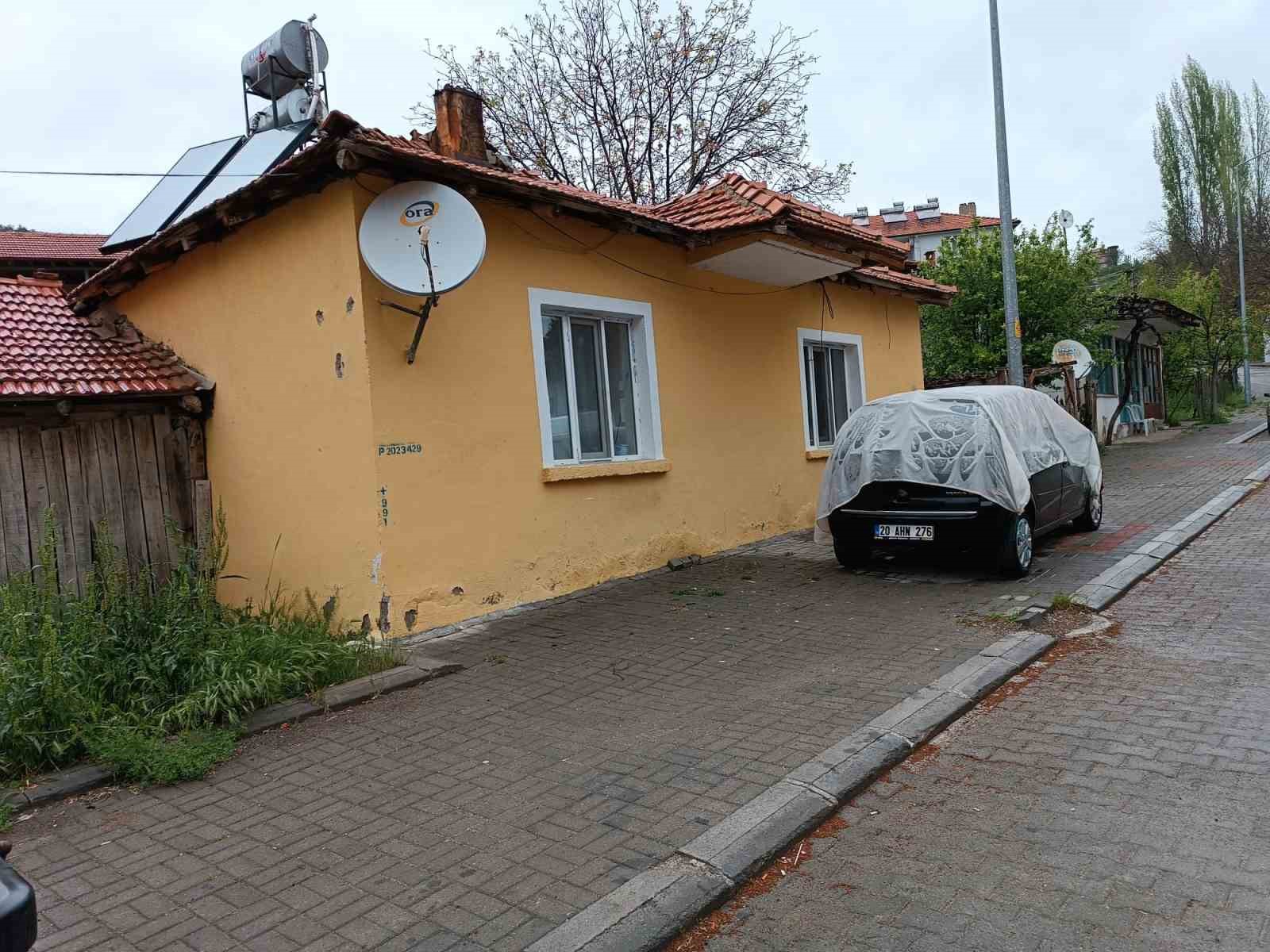 DENİZLİ’NİN ÇAMELİ İLÇESİNDE GÜN İÇERİSİNDE SAĞANAK YAĞIŞLA BİRLİKTE YAPILAN DOLU
