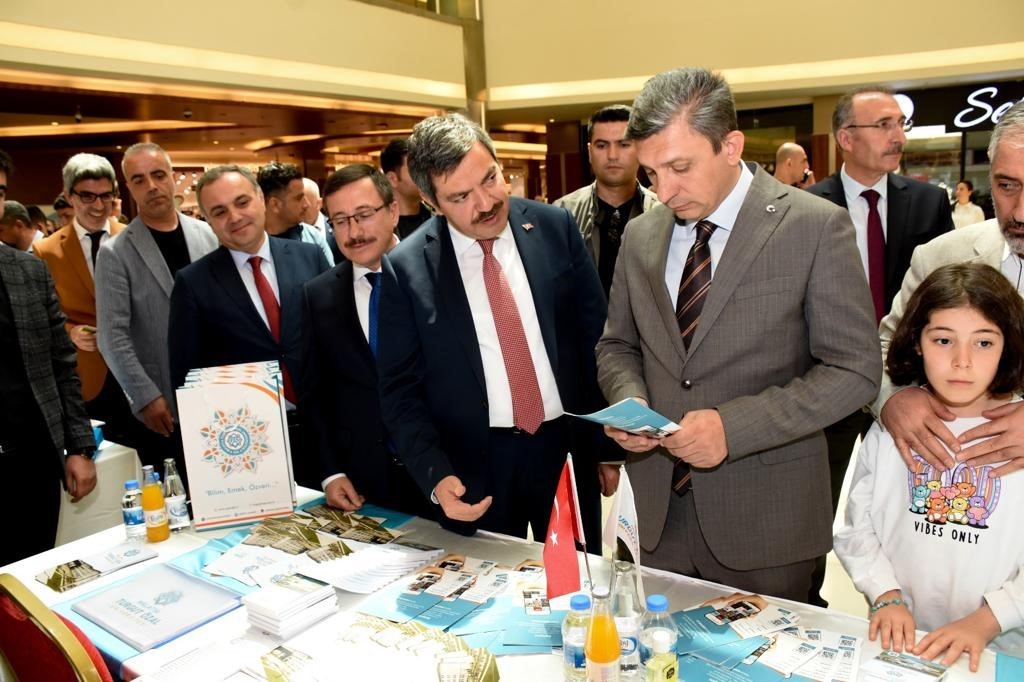 ANADOLU ÜNİVERSİTELER BİRLİĞİ’NİN (AÜB) DÜZENLEDİĞİ ÜNİVERSİTE TANITIM VE TERCİH FUARI’NDA