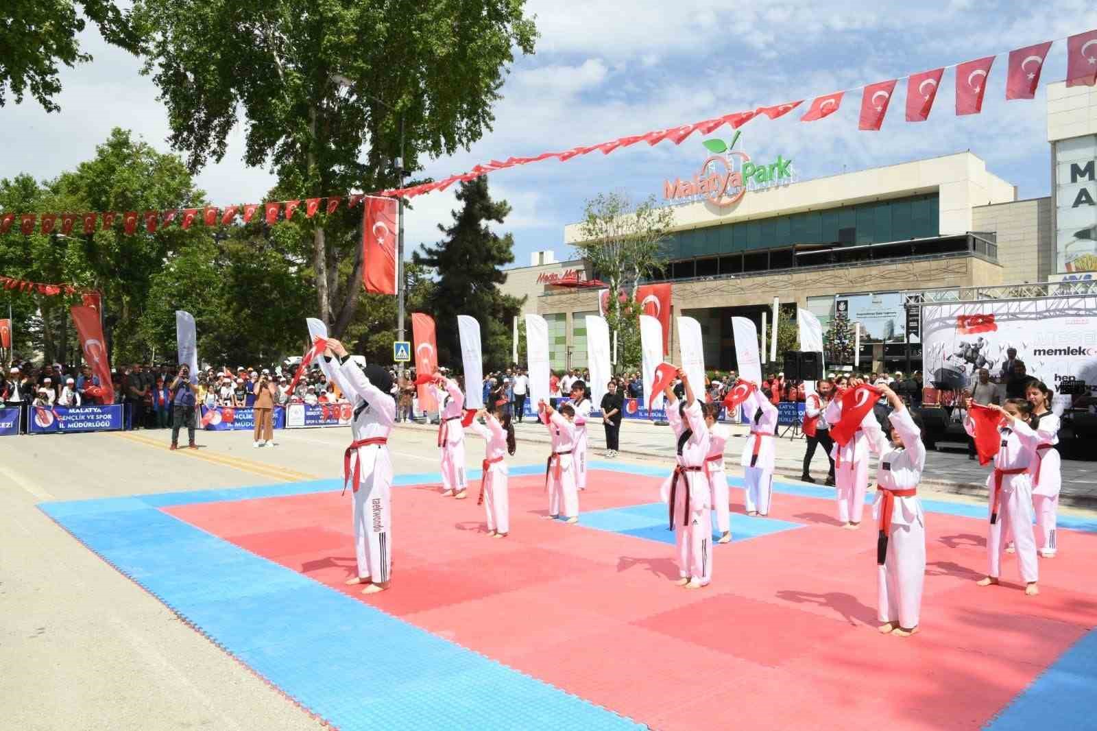 DEPREM BÖLGESİ MALATYA’DA 19 MAYIS ATATÜRK’Ü ANMA GENÇLİK VE SPOR