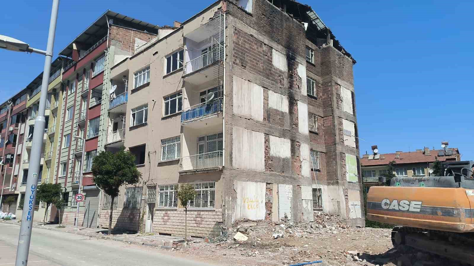 KAHRAMANMARAŞ DEPREMLERİNDE AĞIR HASAR ALAN VE ACİL YIKILACAK KONUTLAR KATEGORİSİNDE