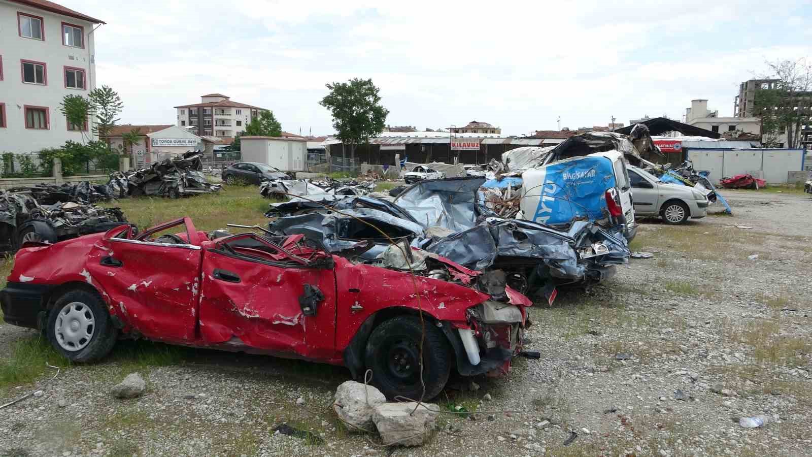 KAHRAMANMARAŞ MERKEZLİ 6 ŞUBAT DEPREMLERİNİN VURDUĞU MALATYA’DA 245 ARAÇ ENKAZ