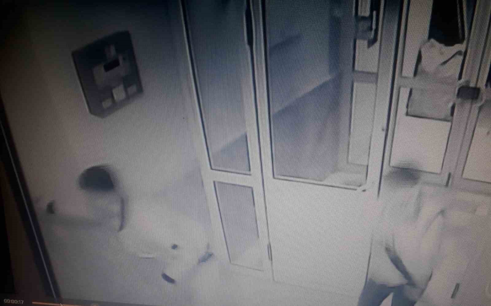 MALATYA’DA HUSUMETLİLERİNİN İKAMETİNİ SİLAHLA BASKIN DÜZENLEYEN 2 ZANLI POLİS TARAFINDAN