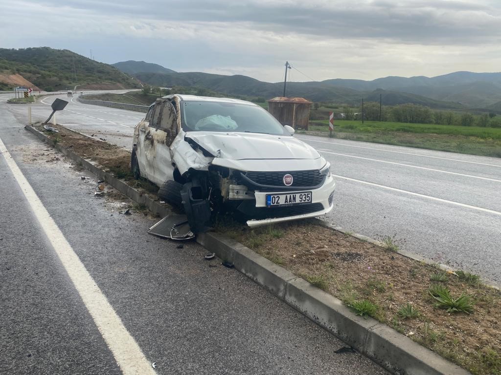 MALATYA’DA MEYDANA GELEN İKİ AYRI TRAFİK KAZASINDA 5 KİŞİ YARALANDI.