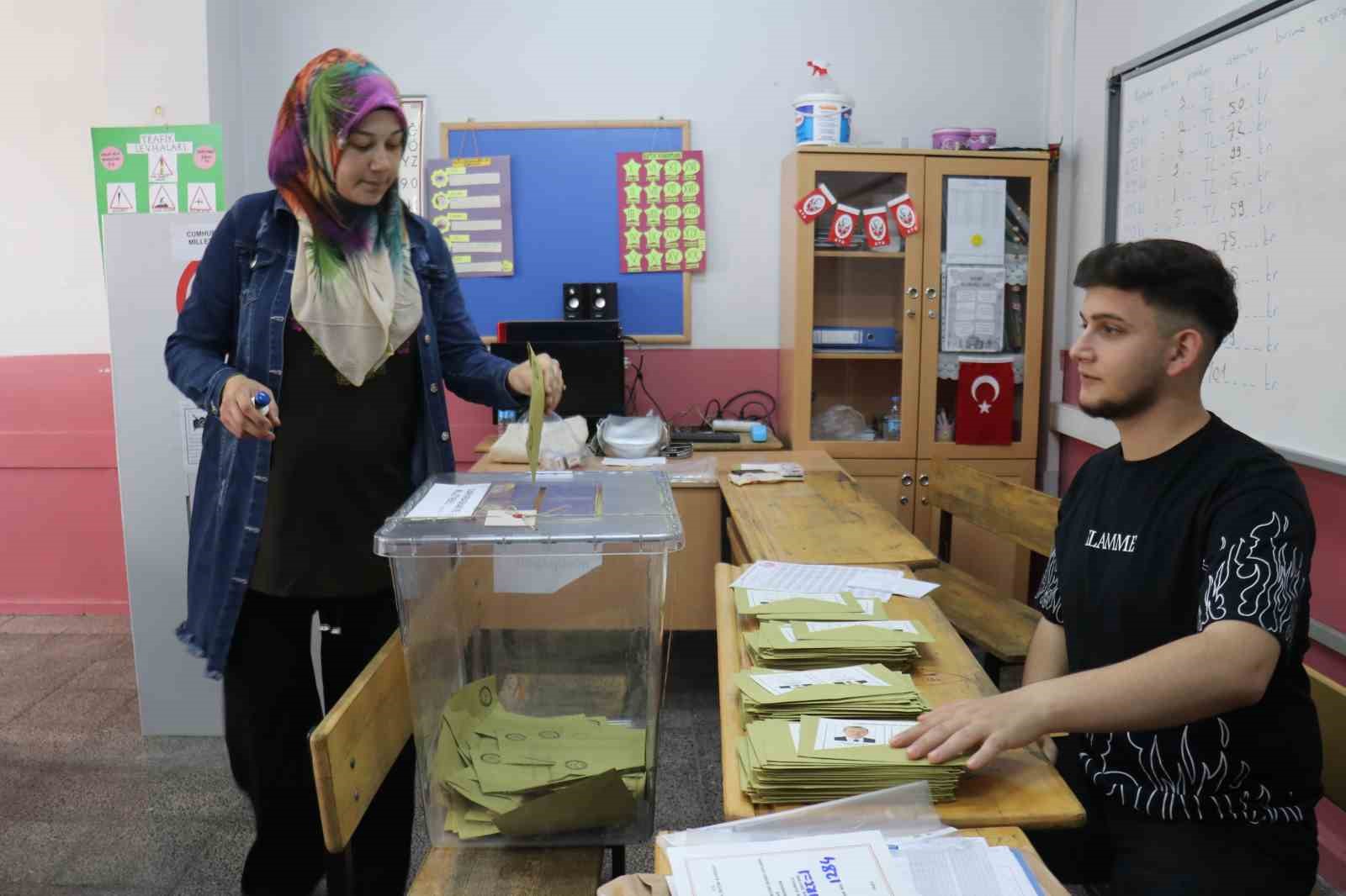 CUMHURBAŞKANLIĞI 2. TUR SEÇİMLERİ İÇİN MALATYA’DA OY VERME İŞLEMLERİ DEVAM
