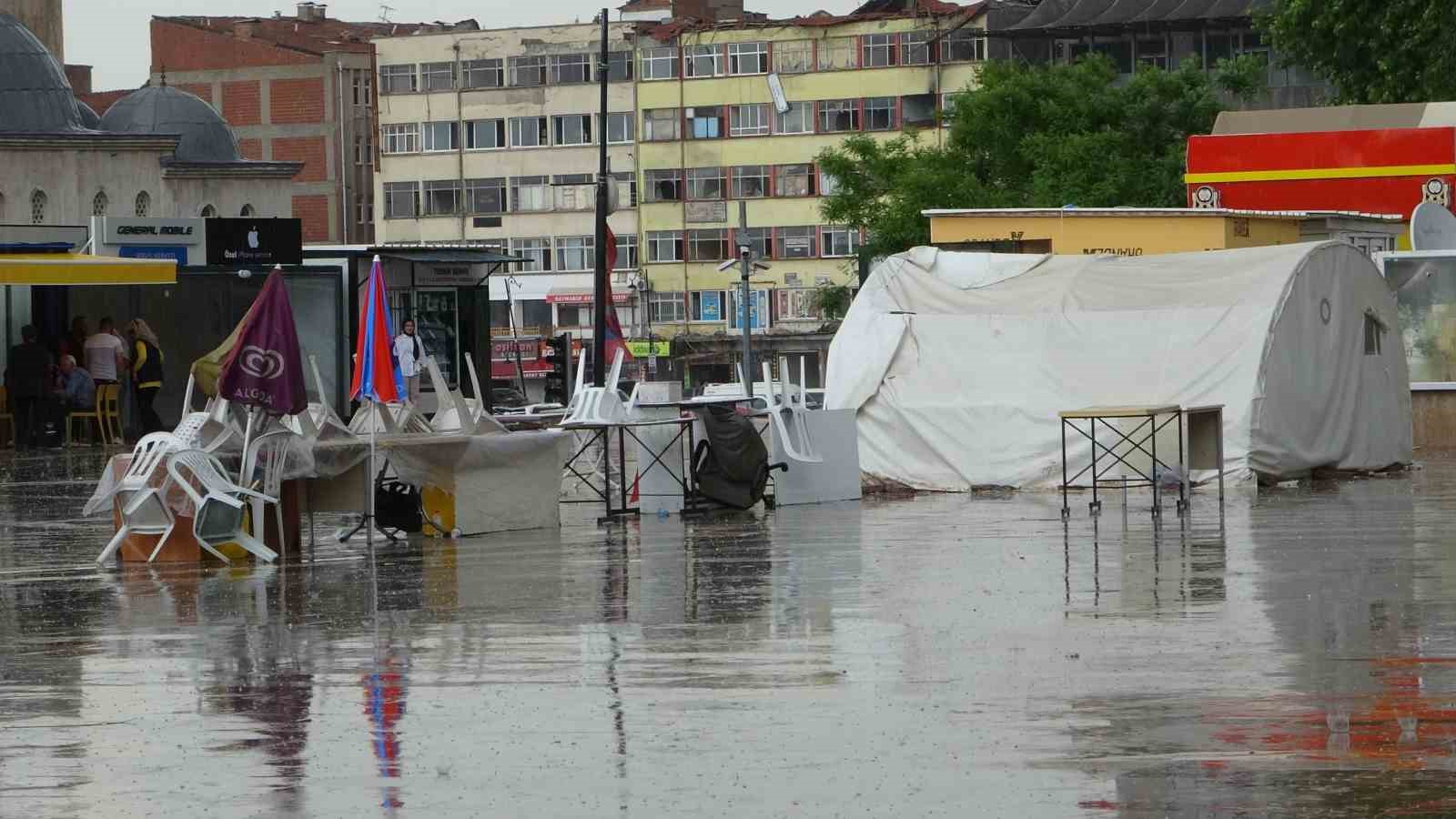 MALATYA’DA SAĞANAK VE DOLU YAĞIŞI ETKİLİ OLDU.