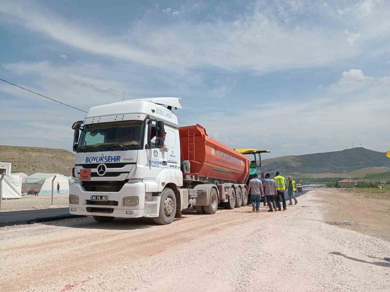 MALATYA GENELİNDE YOĞUN ÇALIŞMALAR YÜRÜTEN MALATYA BÜYÜKŞEHİR BELEDİYESİ ULAŞIM NOKTASINDA