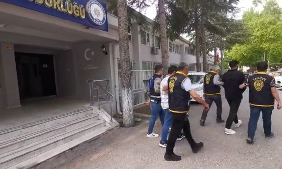 MALATYA’DA ‘SAZAN SARMALI’ YÖNTEMİYLE BİR ŞAHSI 590 BİN TL DOLANDIRAN