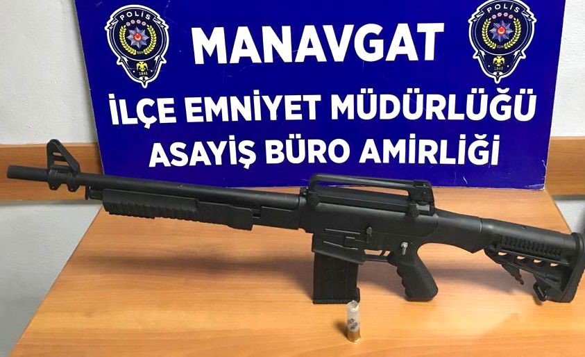 ANTALYA'DA ÇEŞİTLİ SUÇLARDAN ARANMAKTAN GÖZALTINA ALINAN 33 ŞÜPHELİDEN,20'Sİ TUTUKLANDI.