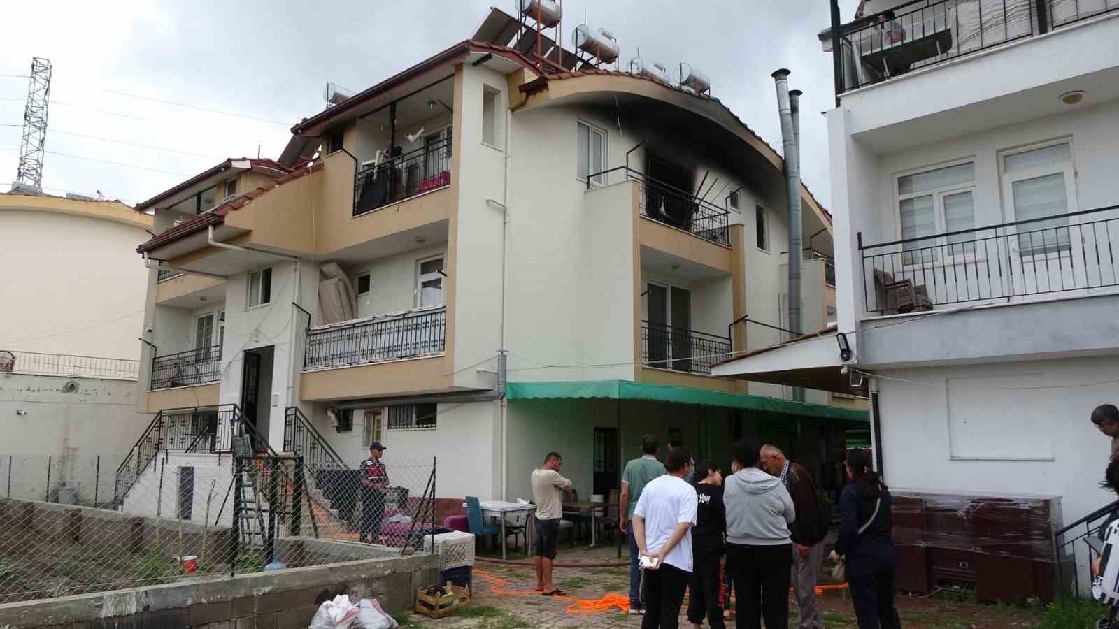 ANTALYA'NIN MANAVGAT İLÇESİNDE BULUNAN VE TURİZM ÇALIŞANLARININ KALDIĞI BİNADA ÇIKAN
