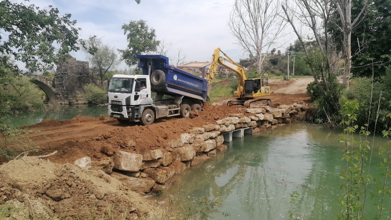 ANTALYA’NIN MANAVGAT İLÇESİNDE BÜYÜKŞEHİR BELEDİYESİ, BÖLGE MUHTARLARI VE ESNAFLARININ TALEBİ